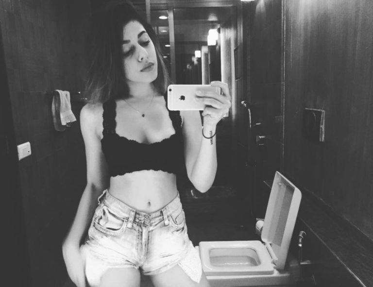 Aalia Ebrahim – Pooja Bedi’s Daughter Is the Next Hottest Girl in Bollywood