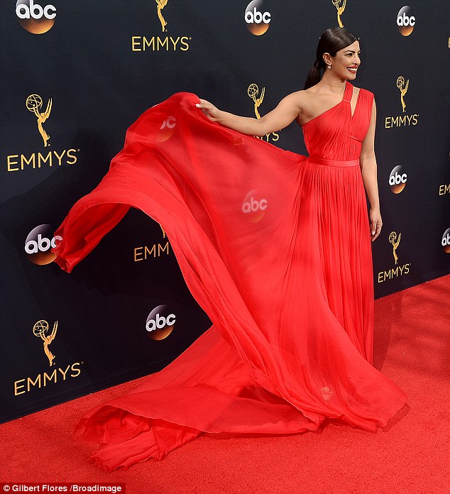 priyanka-chopra-emmy-2016-4