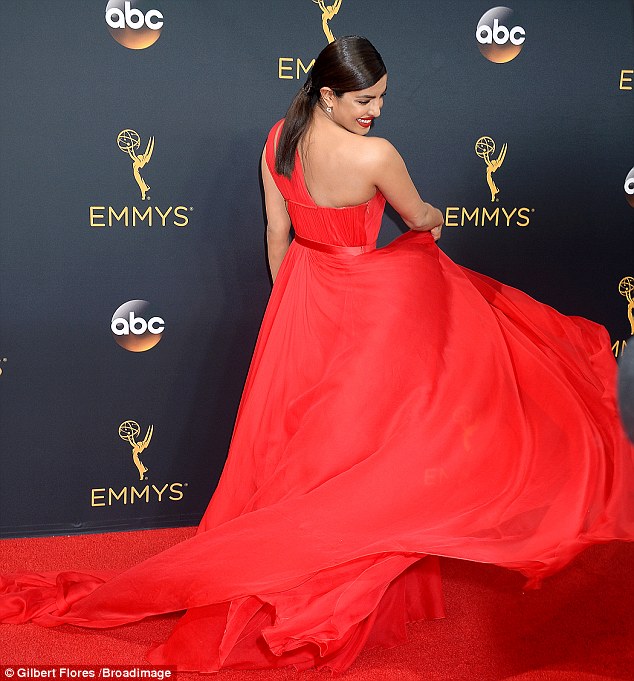 priyanka-chopra-emmy-2016-5