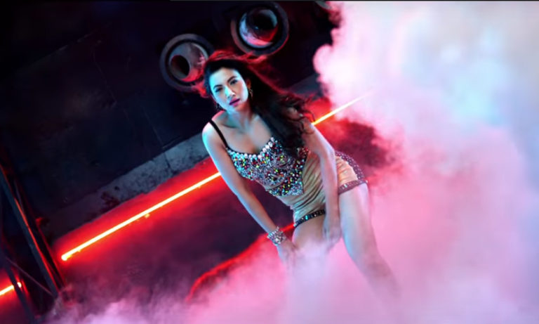Curve Mere Killer Song: Gauhar Khan Flaunts Hot Curves!