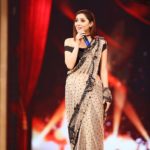 mahira-khan-qmobile-hum-style-awards-2016