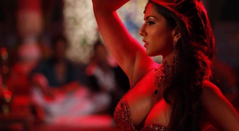 sunny-leone-choli-blockbuster