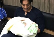 Shoaib Akhtar Blessed with a Baby Boy shoaib-akhtar-holding-his-son