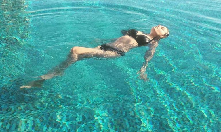 Evelyn Sharma’s Bikini Pictures in Dubai