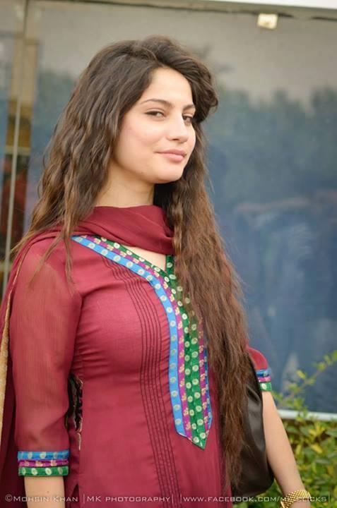 Neelam-Muneer-Hot-Photos-5