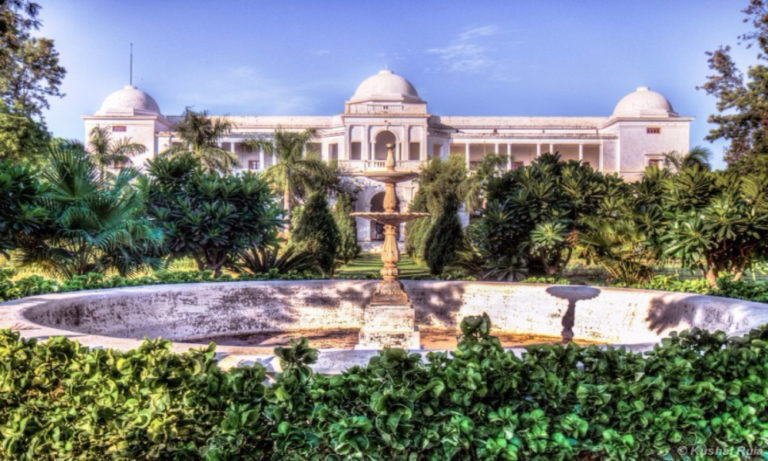 Kareena And Saif Luxurious Pataudi Palace Pictures