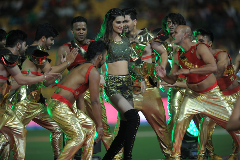 Kriti-Sanon-IPL-Opening-Ceremony