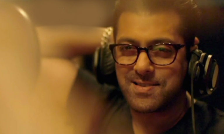 Salman Khan Just Gave Us The Ultimate #SpecsGoals