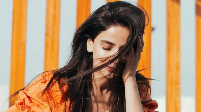 Saba Qamar to Launch Her YouTube Channel with Short Stories & Tutorials