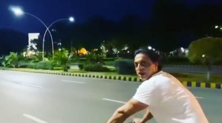 Shoaib Akhtar trolled for cycling on Islamabad Streets