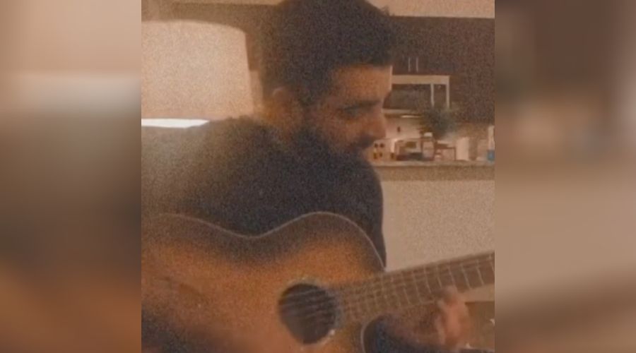 Hamza Ali Abbasi covers ‘Ghazi Ertuğrul’ Title Song on Guitar