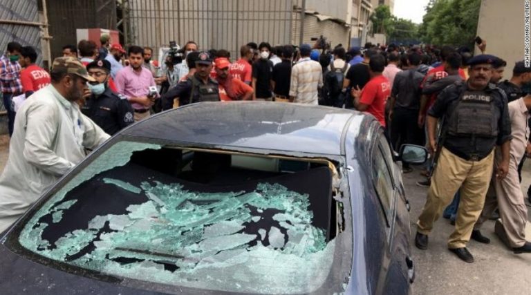 Armed Man attacked Karachi Stock Exchange in morning, Situation is now under control