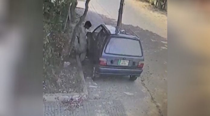 Viral Video 10-Year-Old caught stealing a car in Karachi
