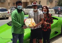 Dubai: Pakistani Supermarket delivers Mangoes in Lamborghini Dubai: Pakistani Supermarket delivers Mangoes in Lamborghini