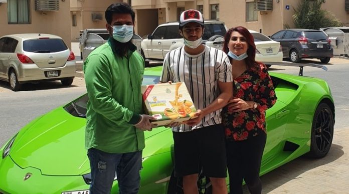 Dubai: Pakistani Supermarket delivers Mangoes in Lamborghini