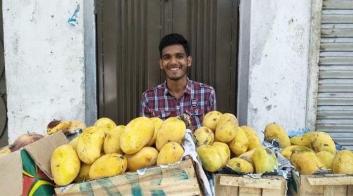 NUST Graduate Usman Ashraf sets up Fruit Stall due to Lockdown