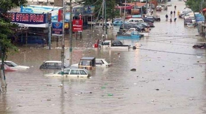 Heavy Rain in Karachi to continue till Tuesday: People sharing devastating pictures and videos on Twitter