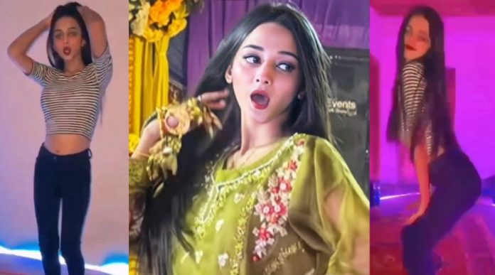 'Mera Dil Ye Pukare Aaja Girl' Ayesha Mano Leaked Video