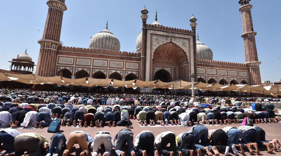 praying namaz in ramadan